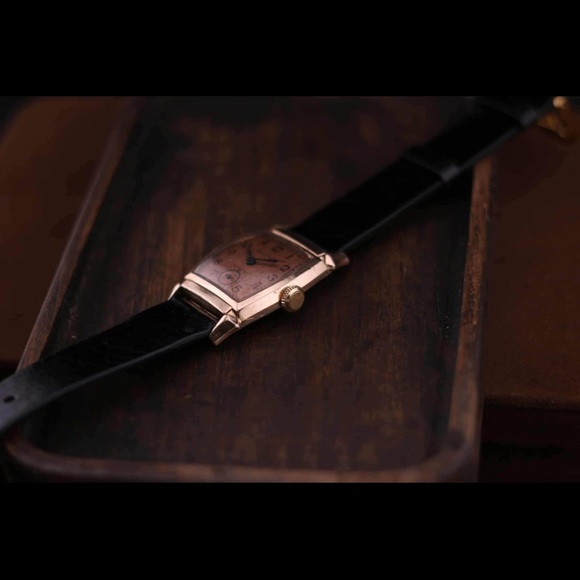 1940s Bulova Lieutenant
14k Rose Gold-Filled Tonneau/Barrel Case Mechanical - Picture 5 of 9